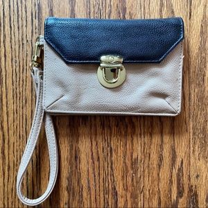 Steve Madden Black Tan Buckle Wallet Leather strap